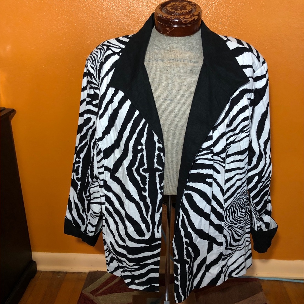 Maggie Barnes Black & White Zebra Print Open Front Jacket Blazer